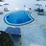 Pelekanos Karterados (Santorini)