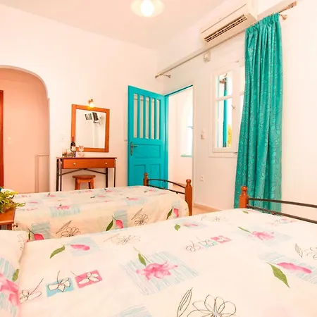Pelekanos Pensionat Karterados (Santorini)
