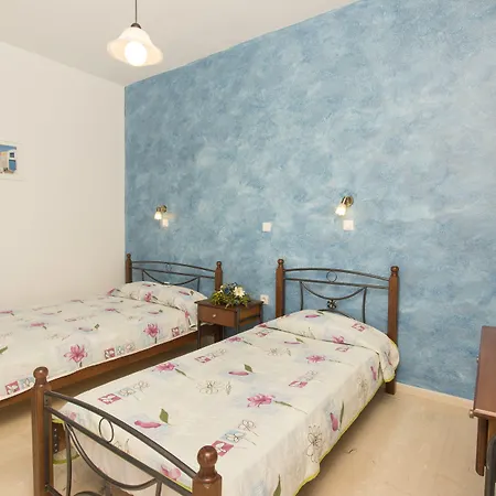 Konukevi Pelekanos Karterados (Santorini)