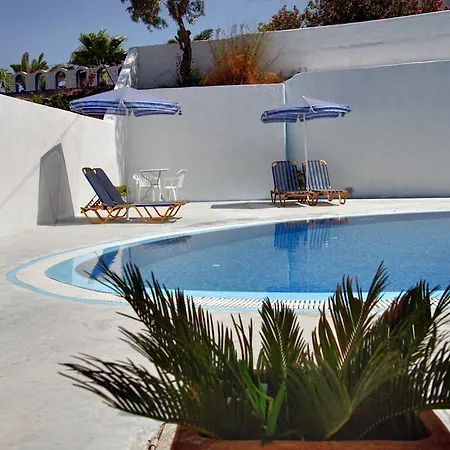 Pelekanos 2* Karterados (Santorini)