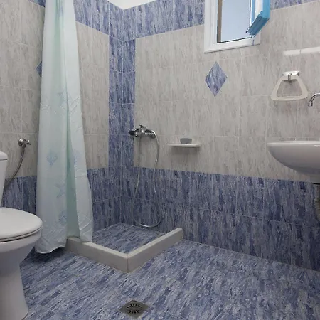 Pelekanos Guest house 2*