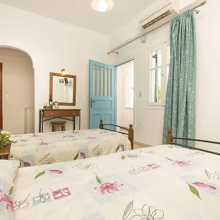 Pelekanos Guest house Karterados (Santorini)