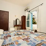 Pelekanos Pensionat 3*